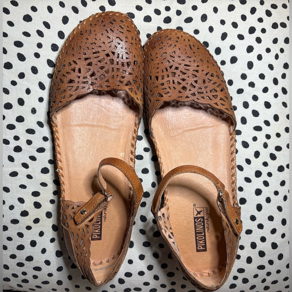 Pikolinos, the Puerto Vallarta Perforated Leather Mary Jane Flats size 40 - Picture 4 of 12